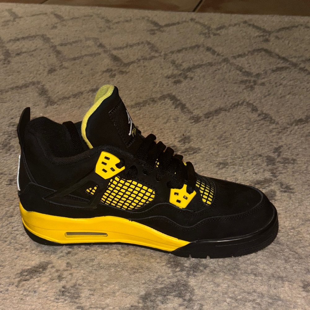 Jordan 4 Retro Thunder